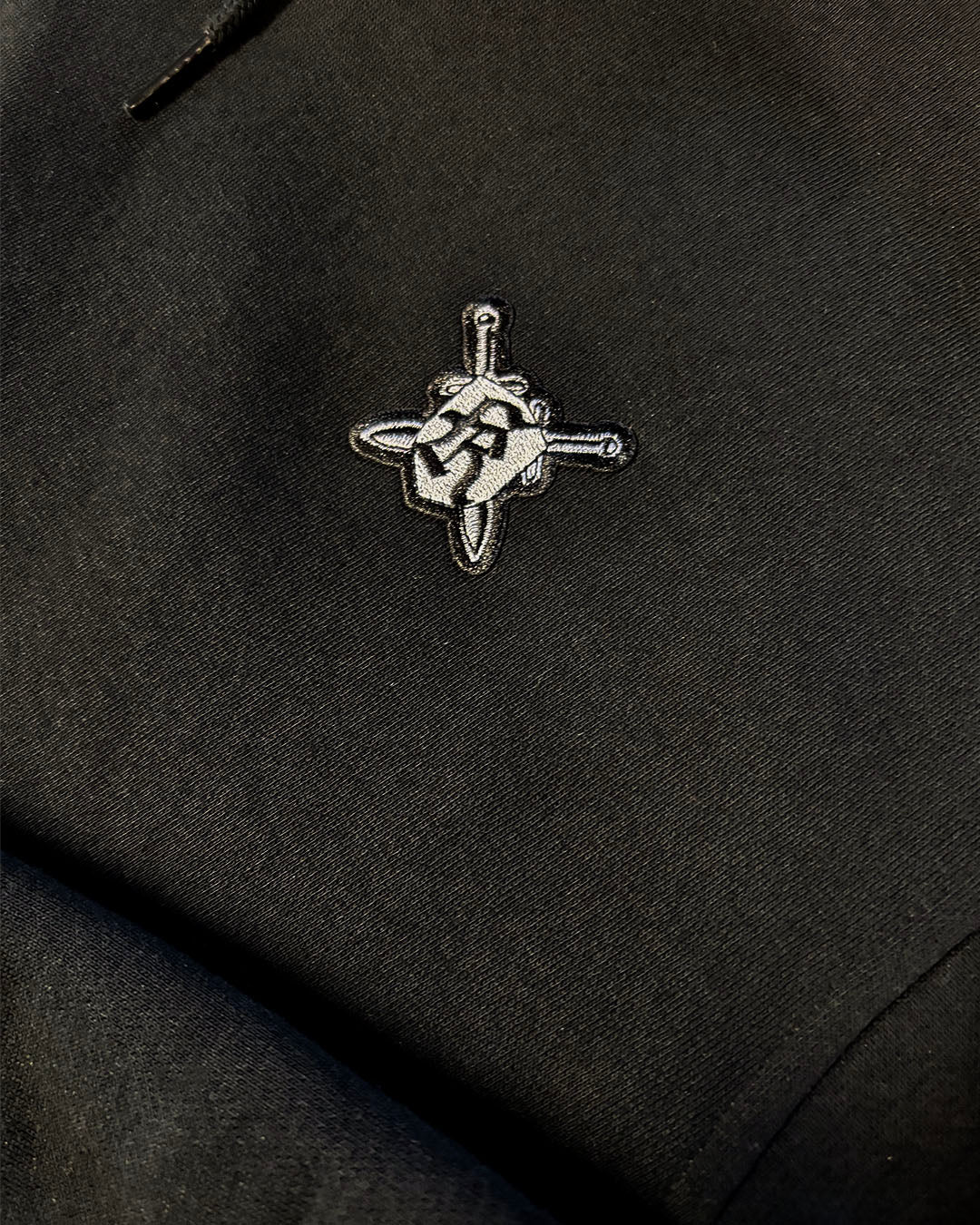 Schild & Schwert Stick - Hoodie Schwarz